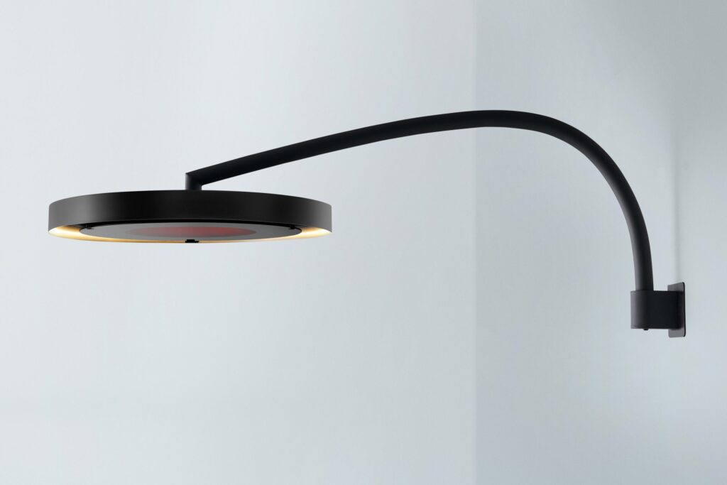 Riscaldatore elettrico curvo montato su parete